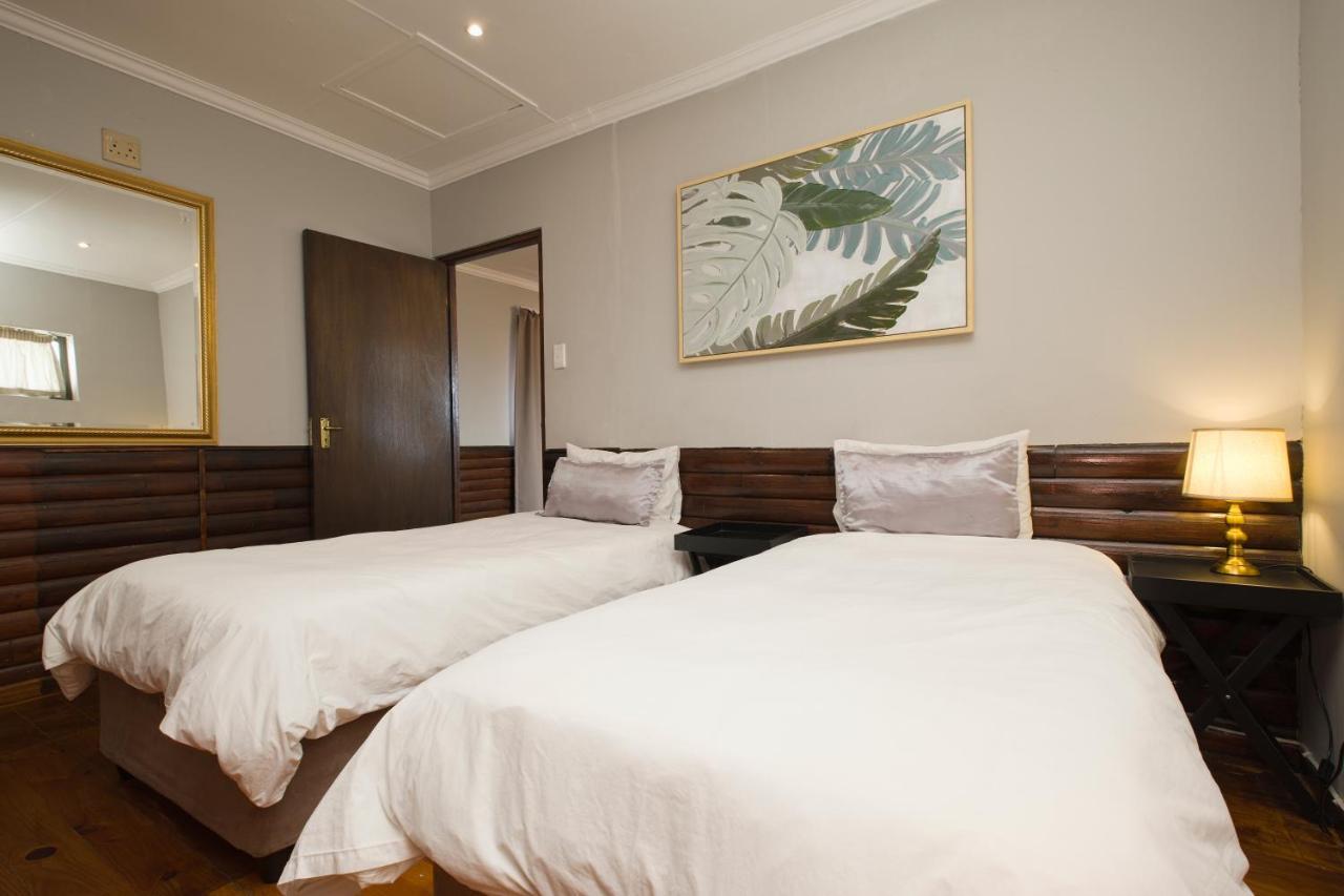 Royal Palms Guest House Порт-Элизабет Экстерьер фото